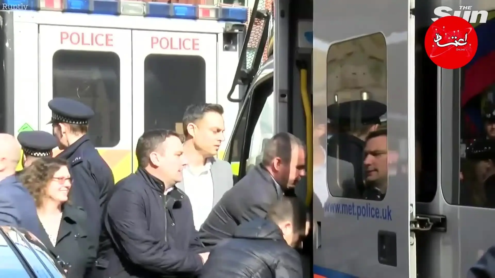 جولیان آسانژ در لندن بازداشت شد+ ویدئو