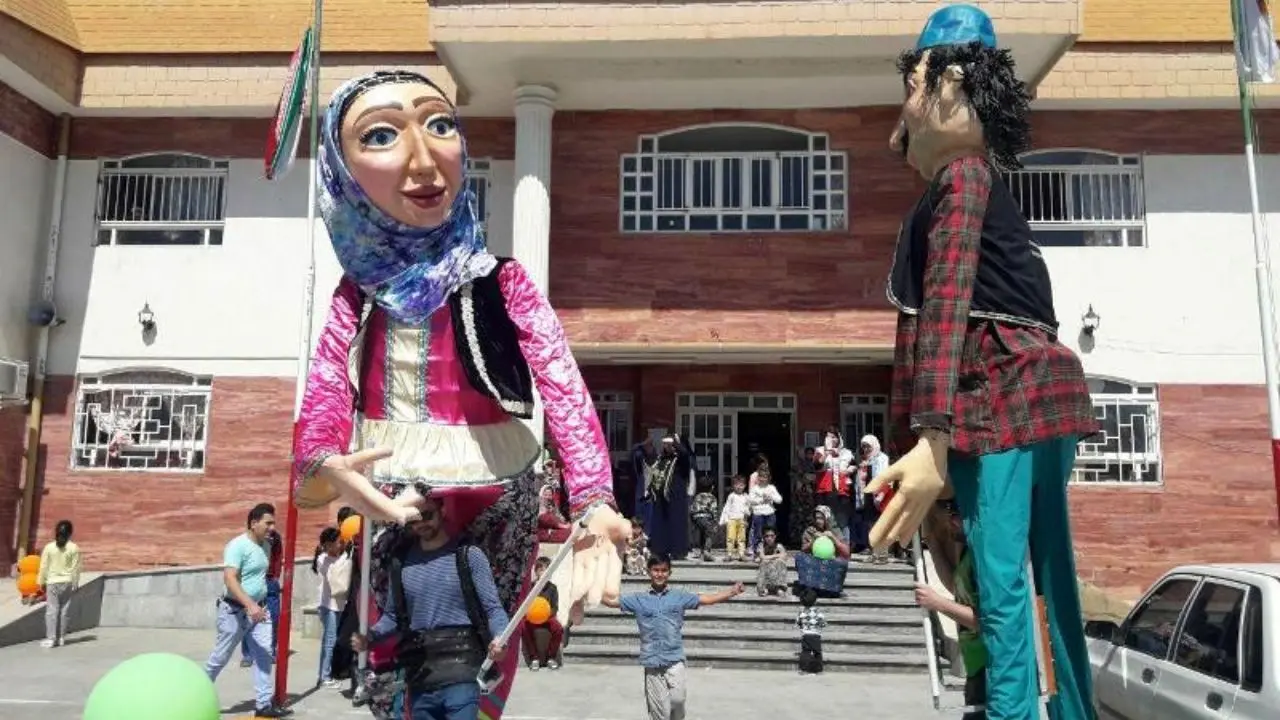نمایش عروسکی به کمک کودکان سیل‌زده می‌رود