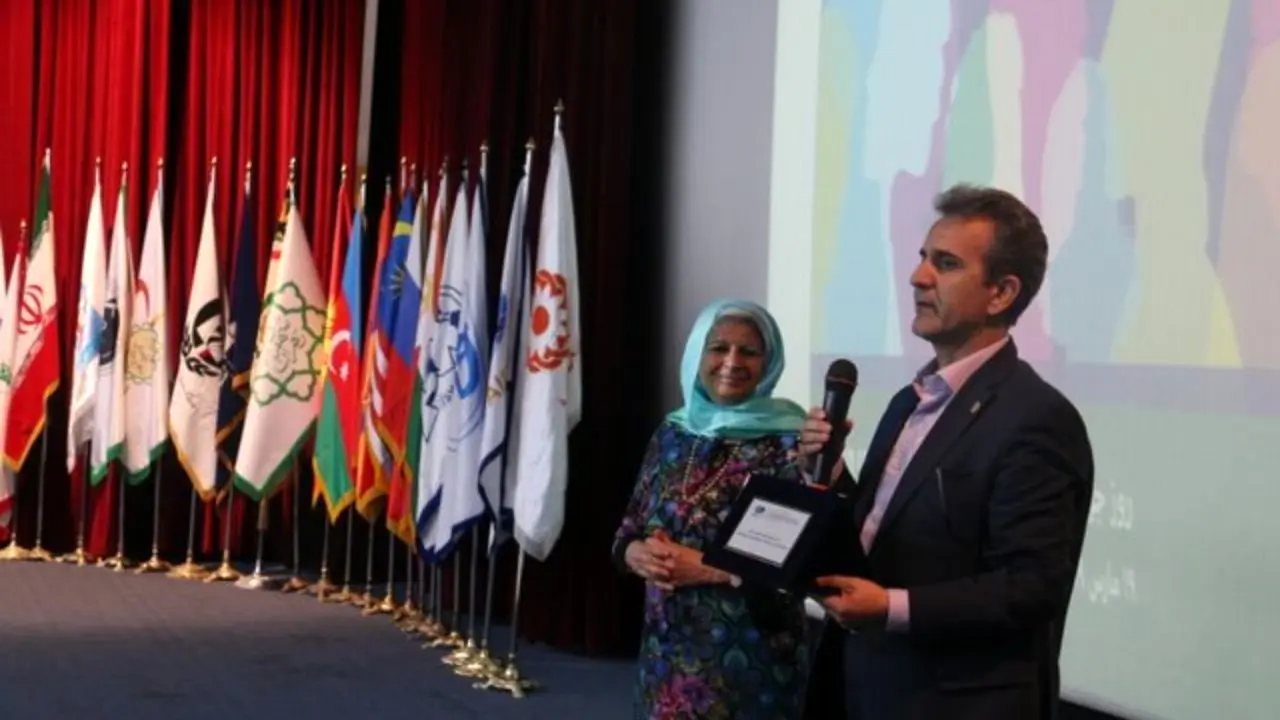 اهدای عالی‌ترین نشان انجمن بین‌المللی مدارس مددکاری اجتماعی به ایران