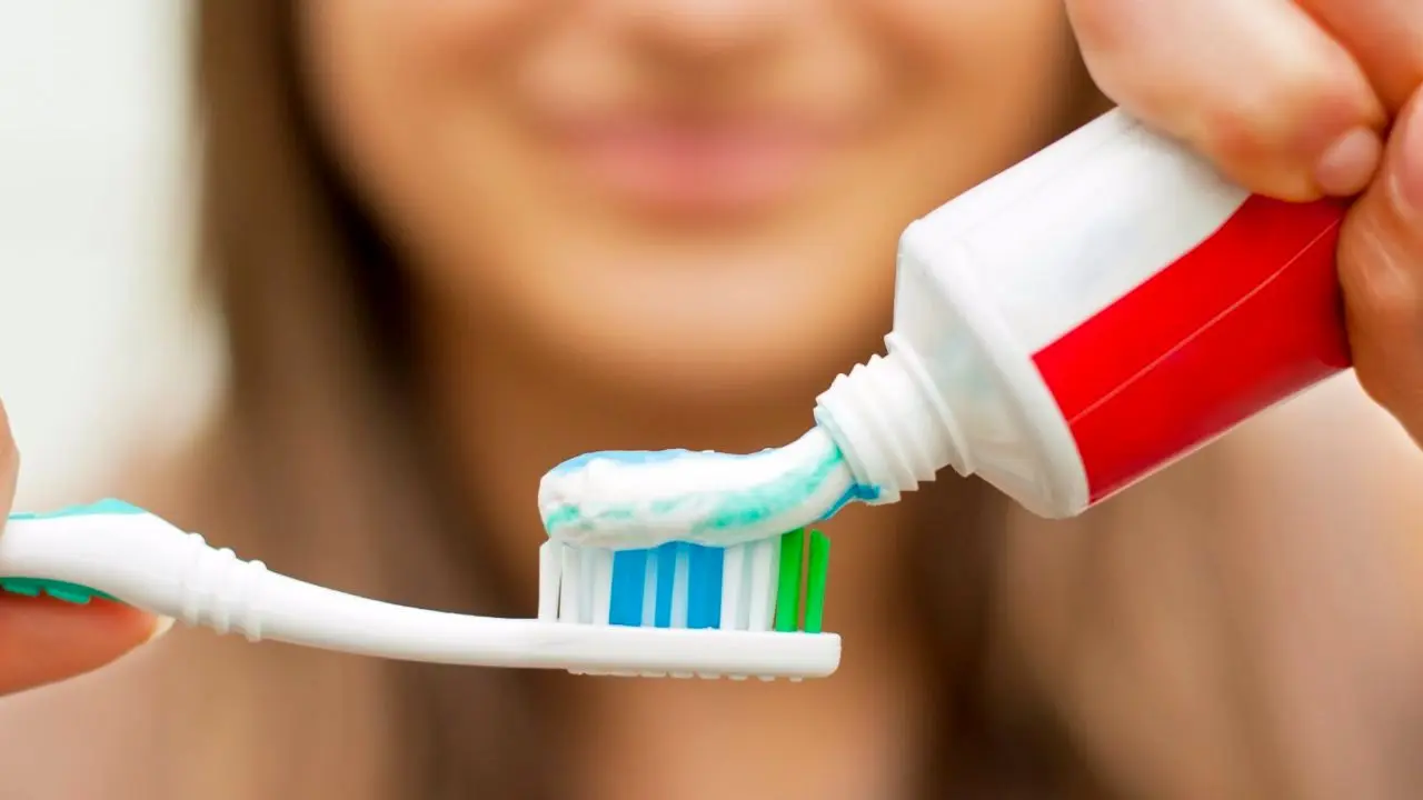 عوارض محصولات سفیدکننده دندان چیست؟