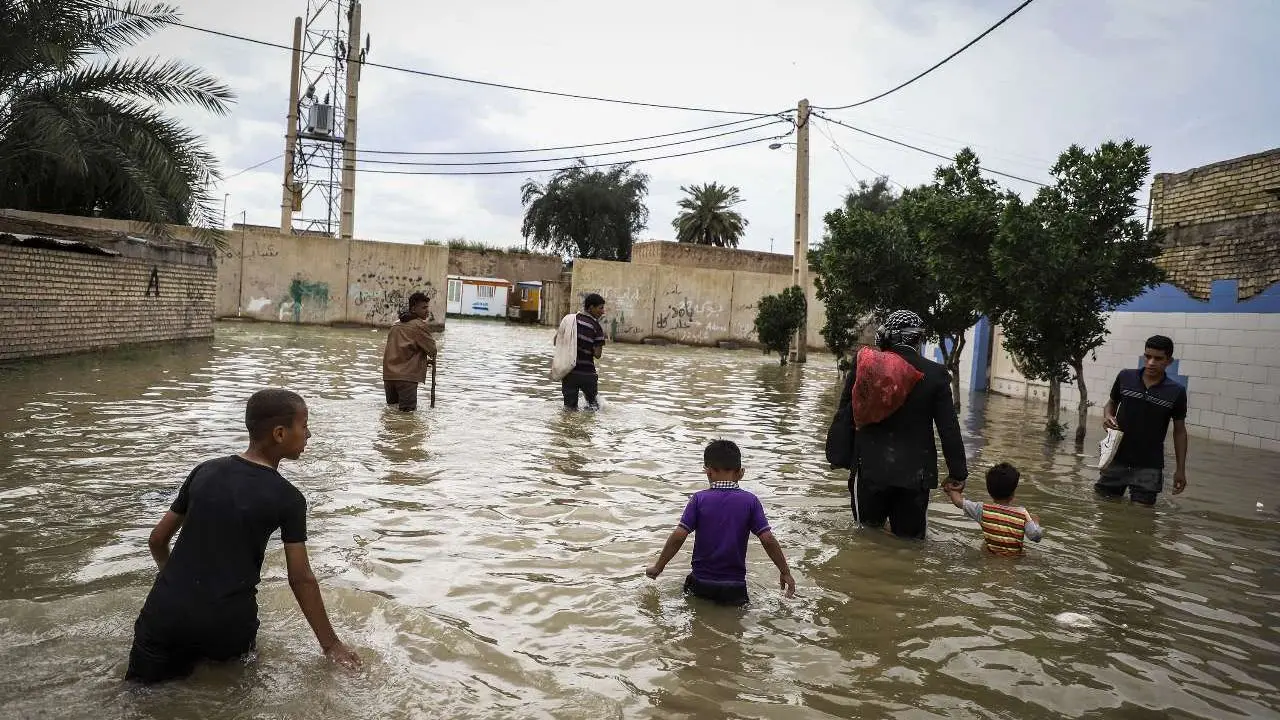 عراقی‌ها به سیل‌زدگان ایران کمک می‌کنند؟