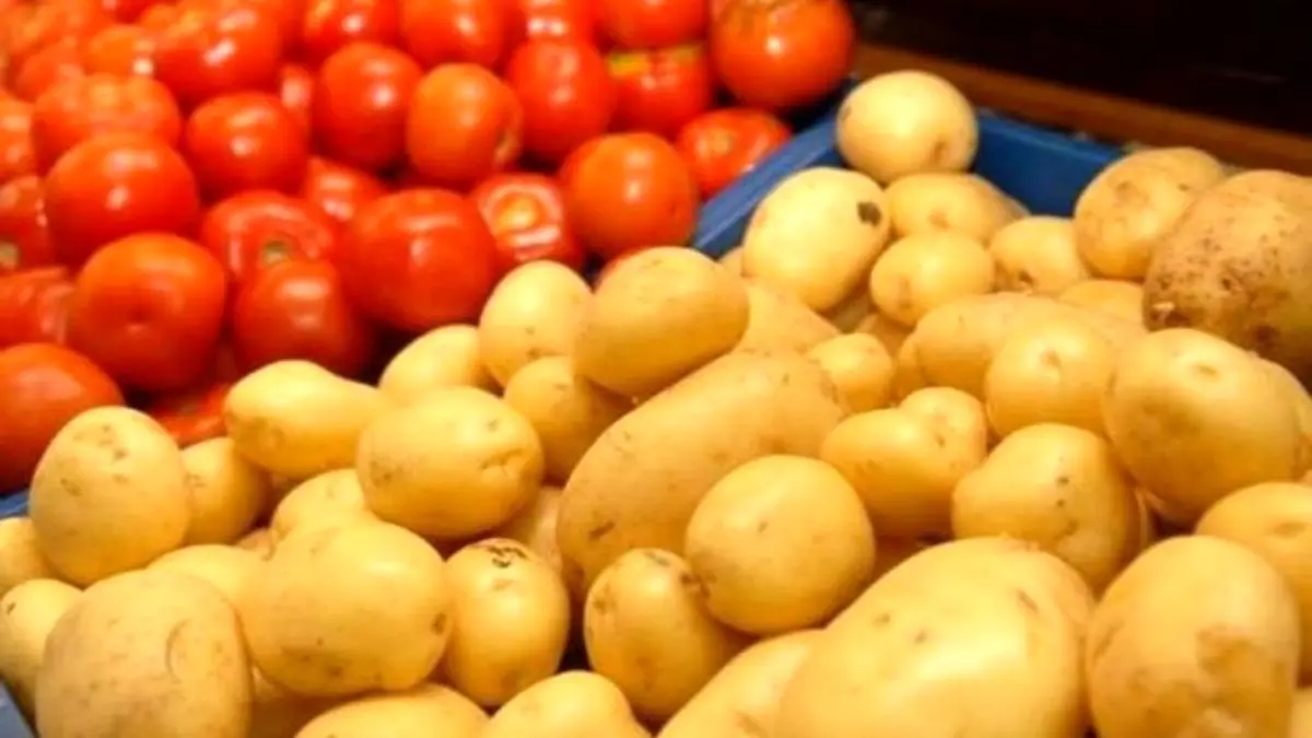 روند نزولی قیمت گوجه فرنگی و سیب‌زمینی در بازار