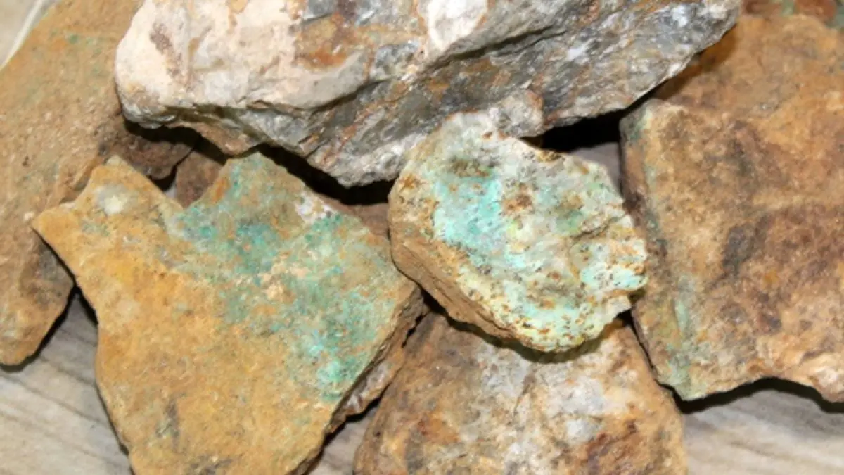 کشف 8 تن سنگ طلای قاچاق در ورزقان