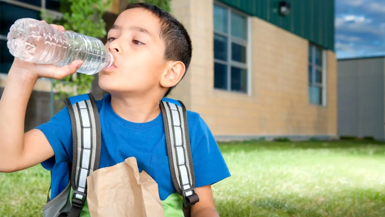 کدام بیماری‌ها با نوشیدن آب درمان می‌شوند؟