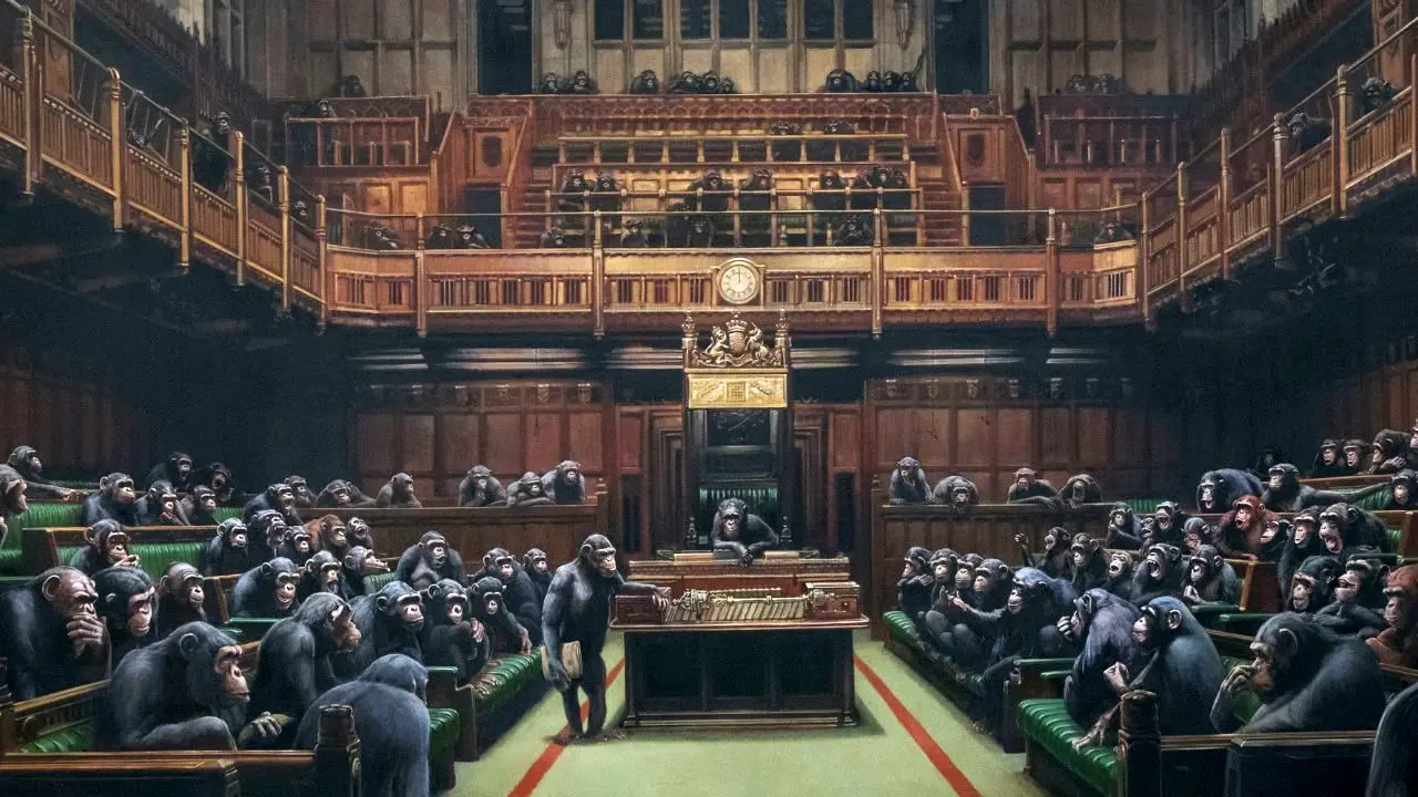 حمله شامپانزه‌ها به پارلمان بریتانیا + ویدئو
