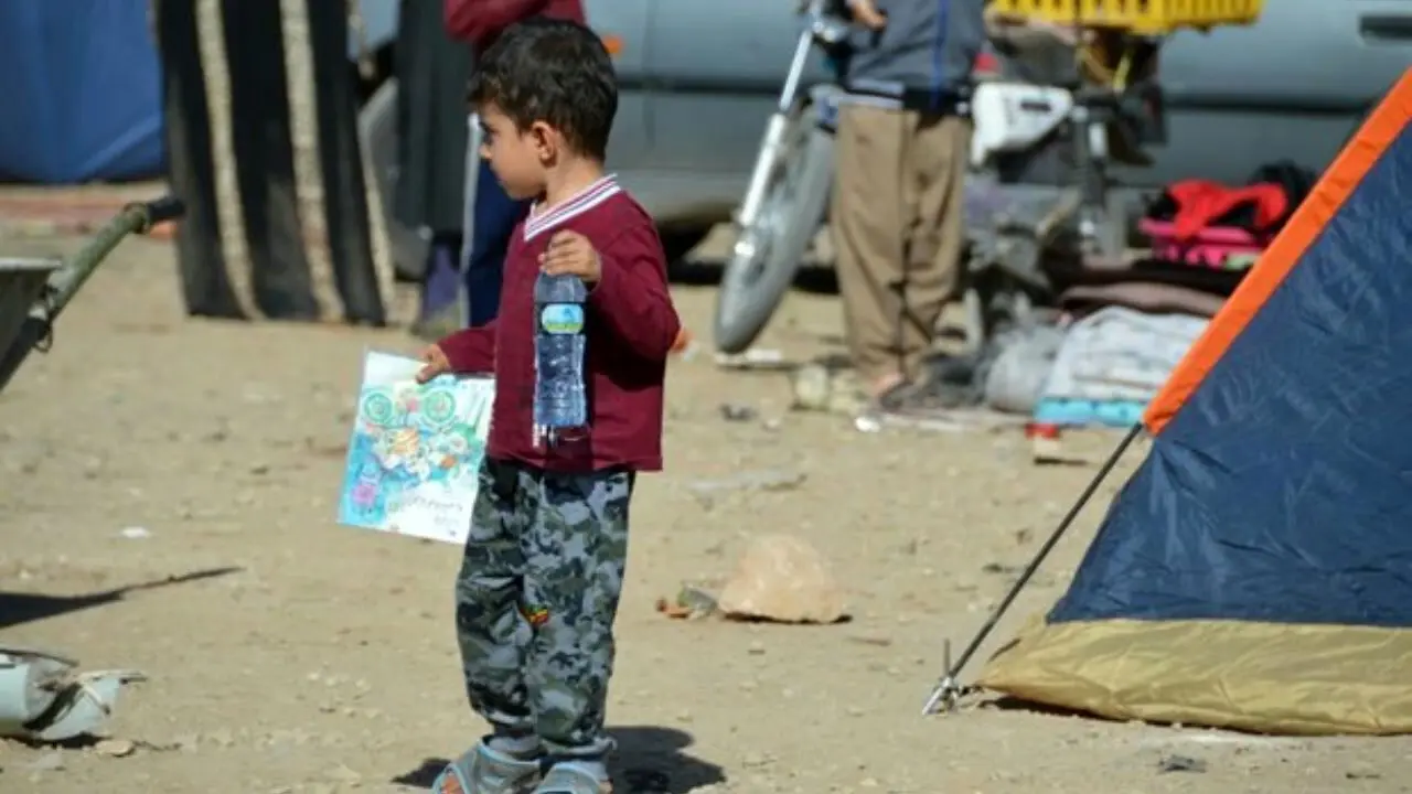 مهد کودک سیار در کمپ اسکان موقت سیل‌زدگان + ویدئو