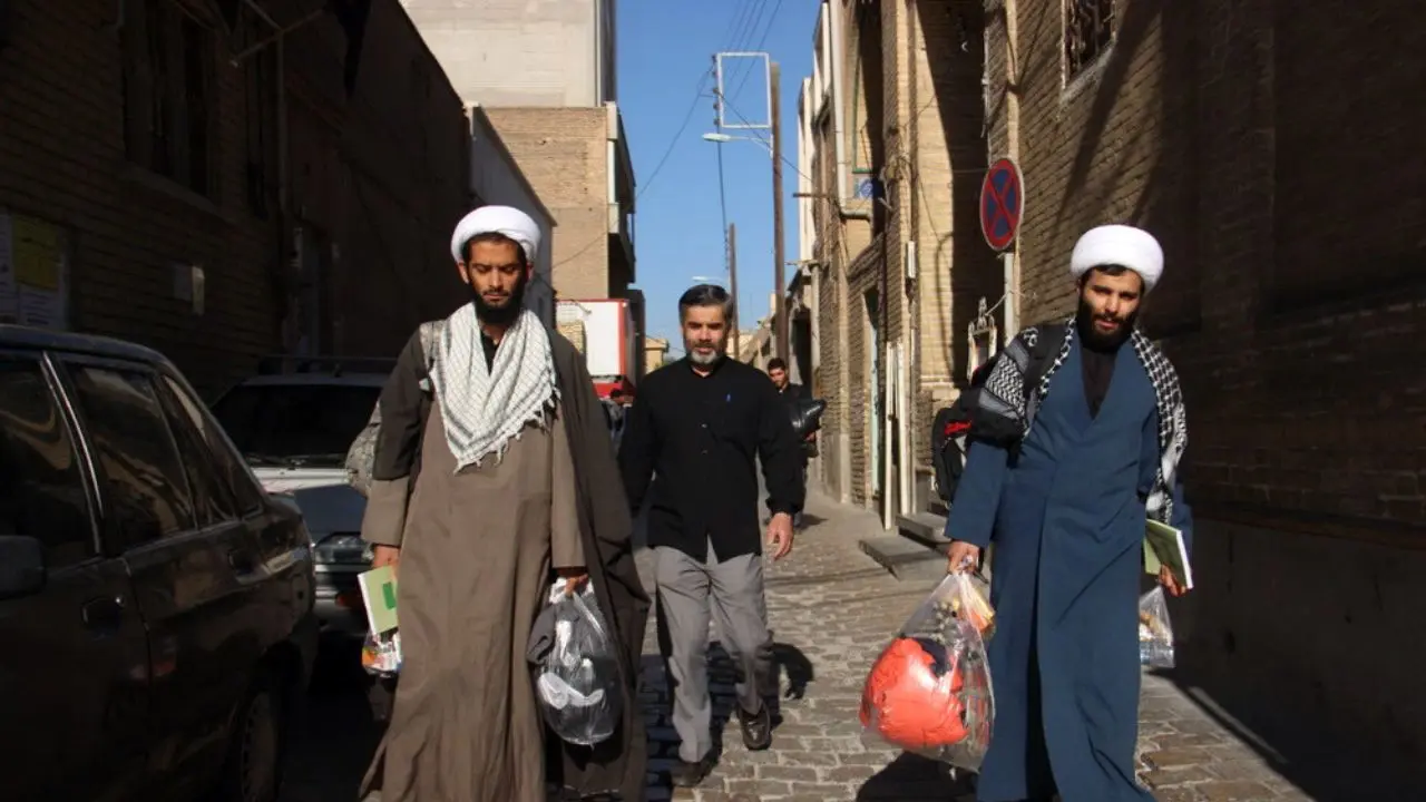 حضور جهادی طلاب در مناطق سیل‌زده آق‌قلا + ویدئو