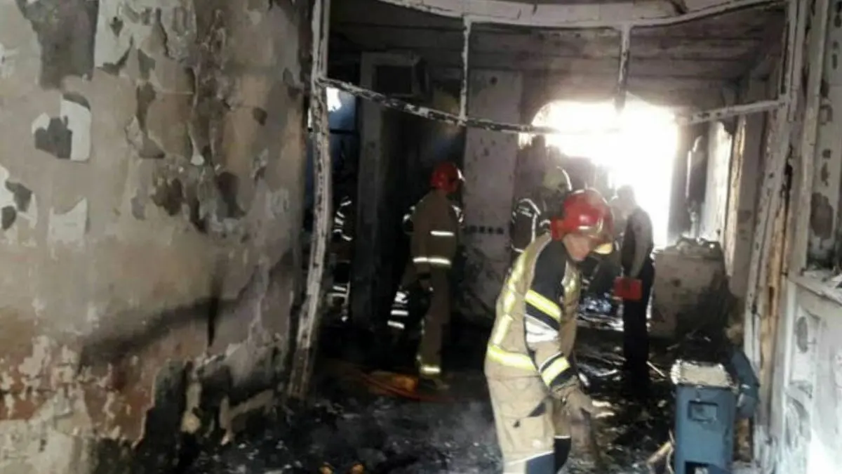 نجات جان 20 شهروند از حریقی در یک ساختمان مسکونی