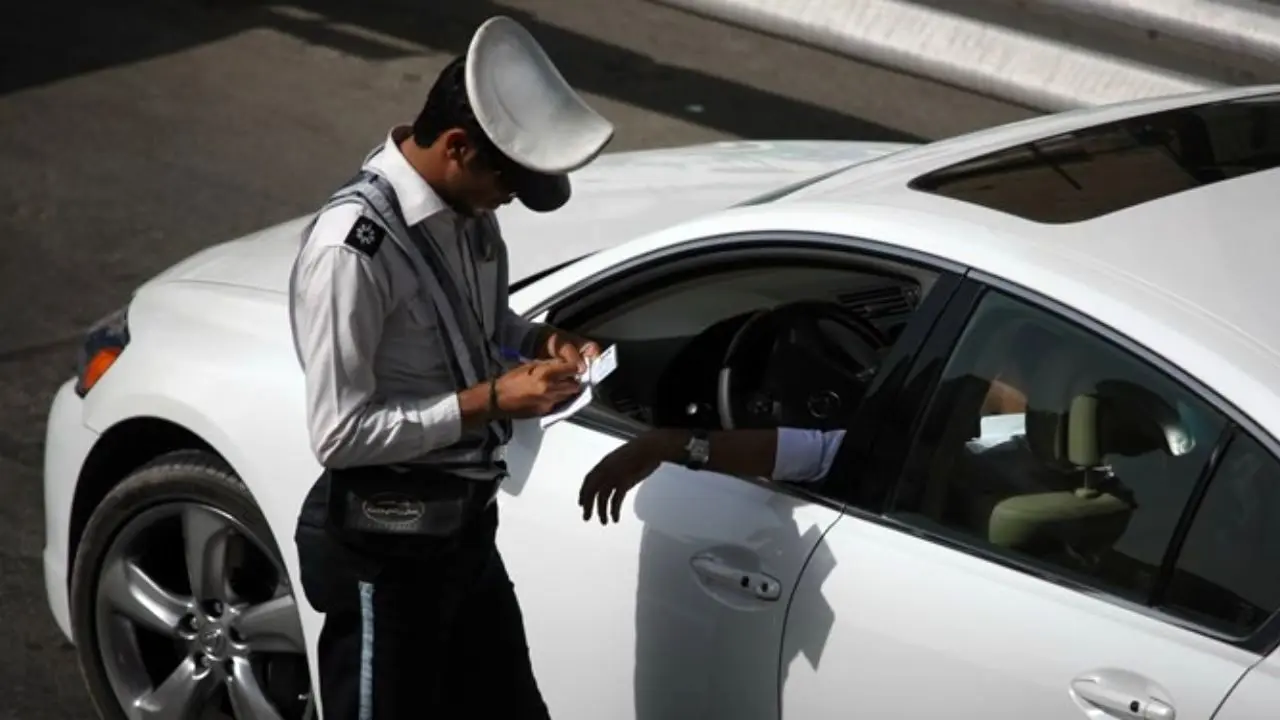 جریمه 50 هزار تومانی برای دودی کردن شیشه خودرو