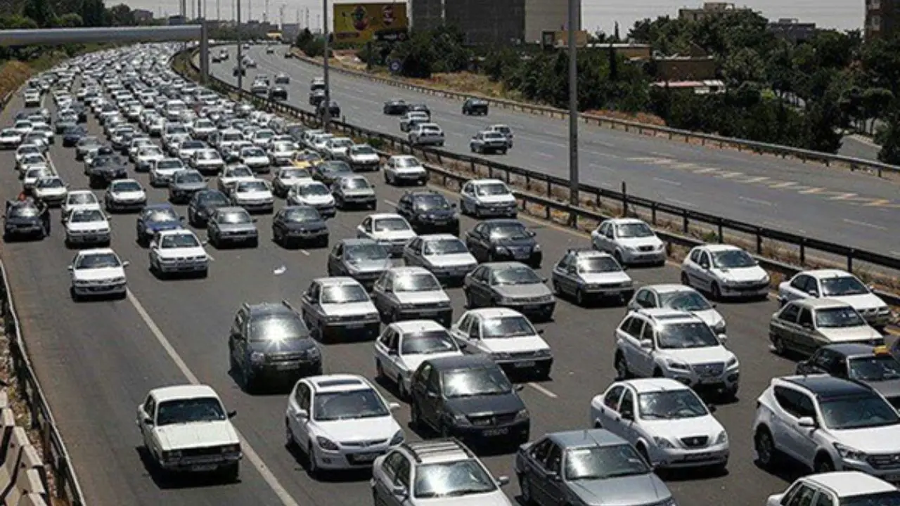 آخرین وضعیت راه‌ها و جاده‌های کشور در 31 فروردین 98/ ترافیک نیمه‌سنگین در آزادراه کرج-قزوین و تهران-کرج/ بارش برف و باران در 12 استان کشور