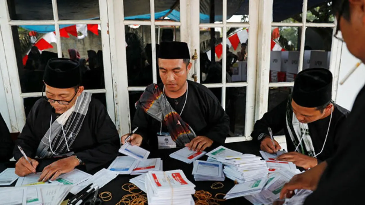 92 نفر به خاطر کار زیادِ شمارش آرا در انتخابات اندونزی جان باختند