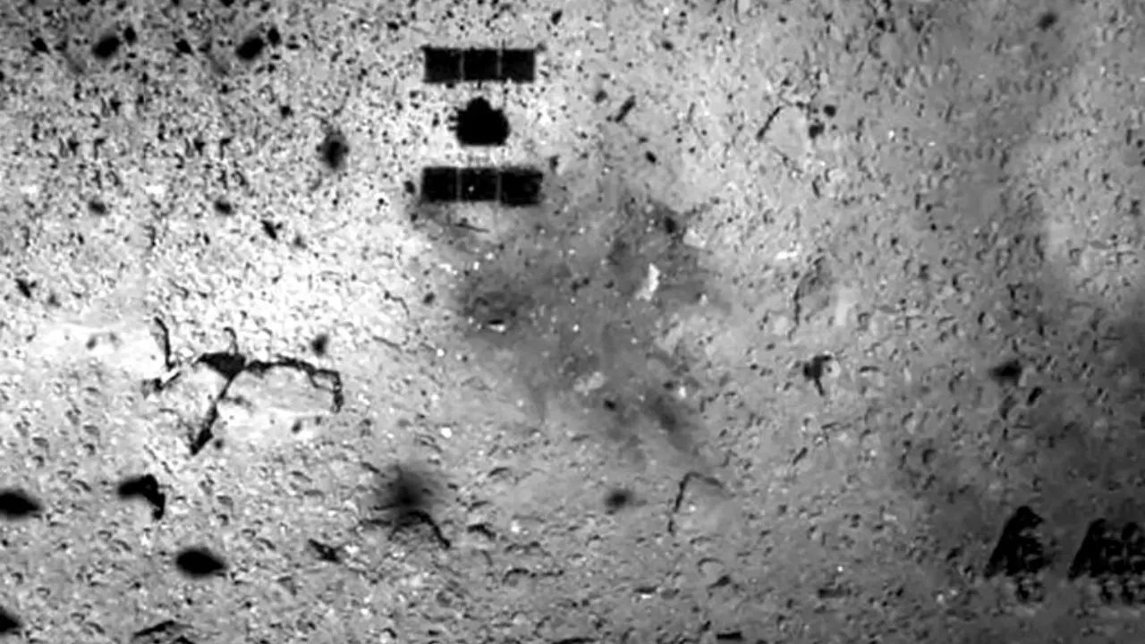 انتشار تصاویری از حفره مصنوعی در سیارک ریوگو