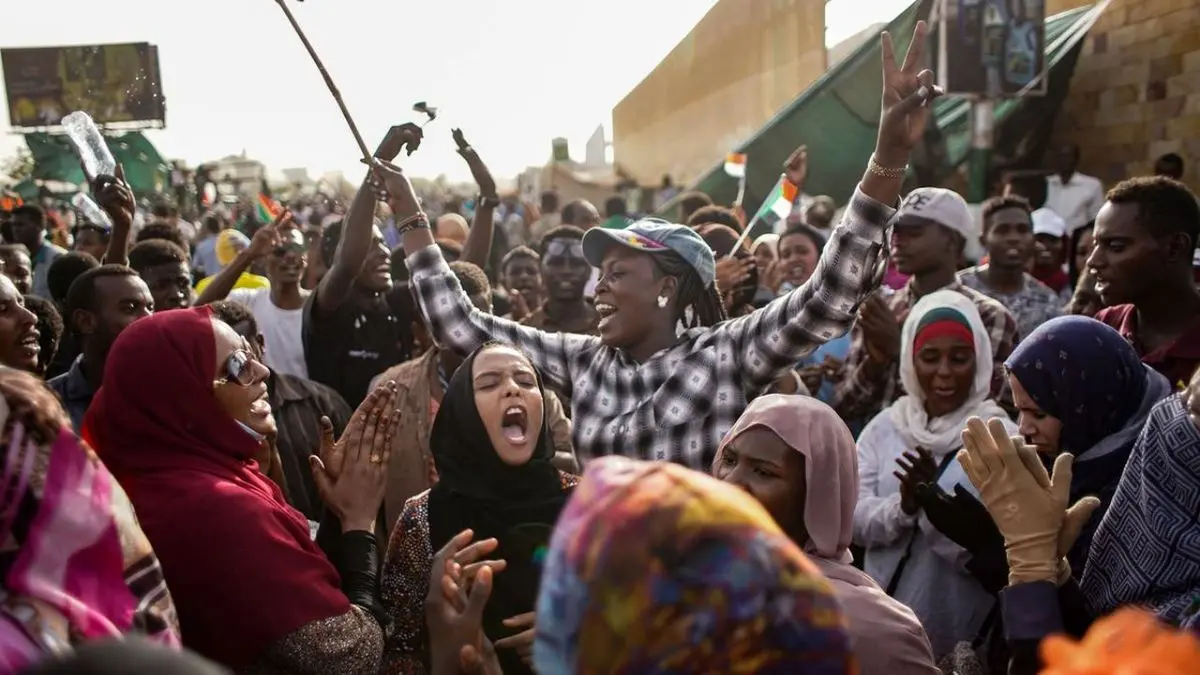 معترضان سودانی خواستار غیرنظامی بودن دولت انتقالی هستند