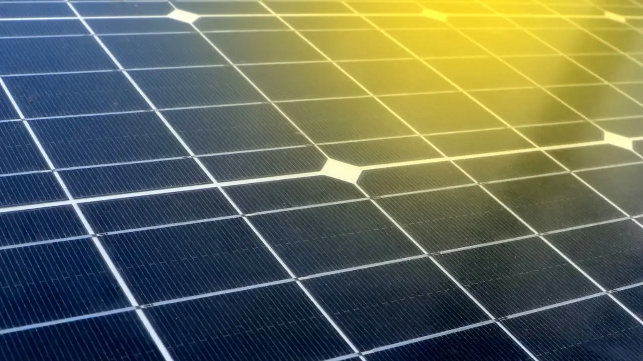 سلول خورشیدی به ضخامت کاغذ تولید شد + ویدئو
