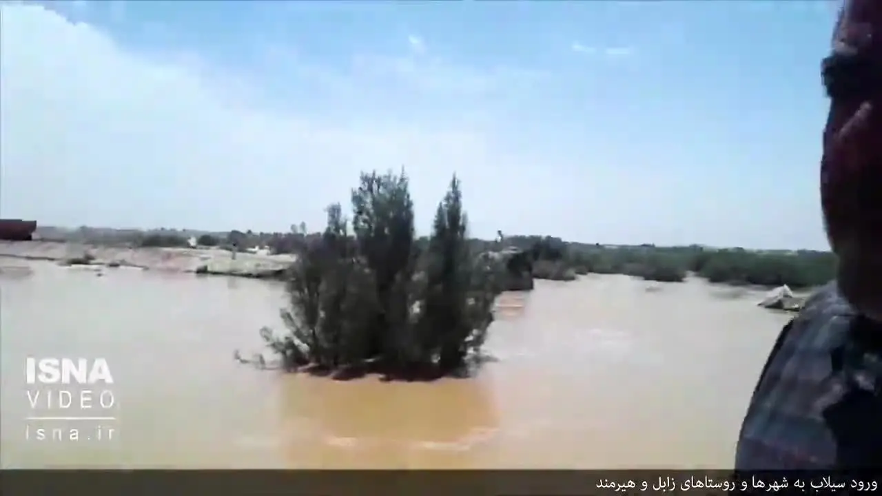 ورود سیلاب به شهر‌ها و روستا‌های زابل و هیرمند + ویدئو