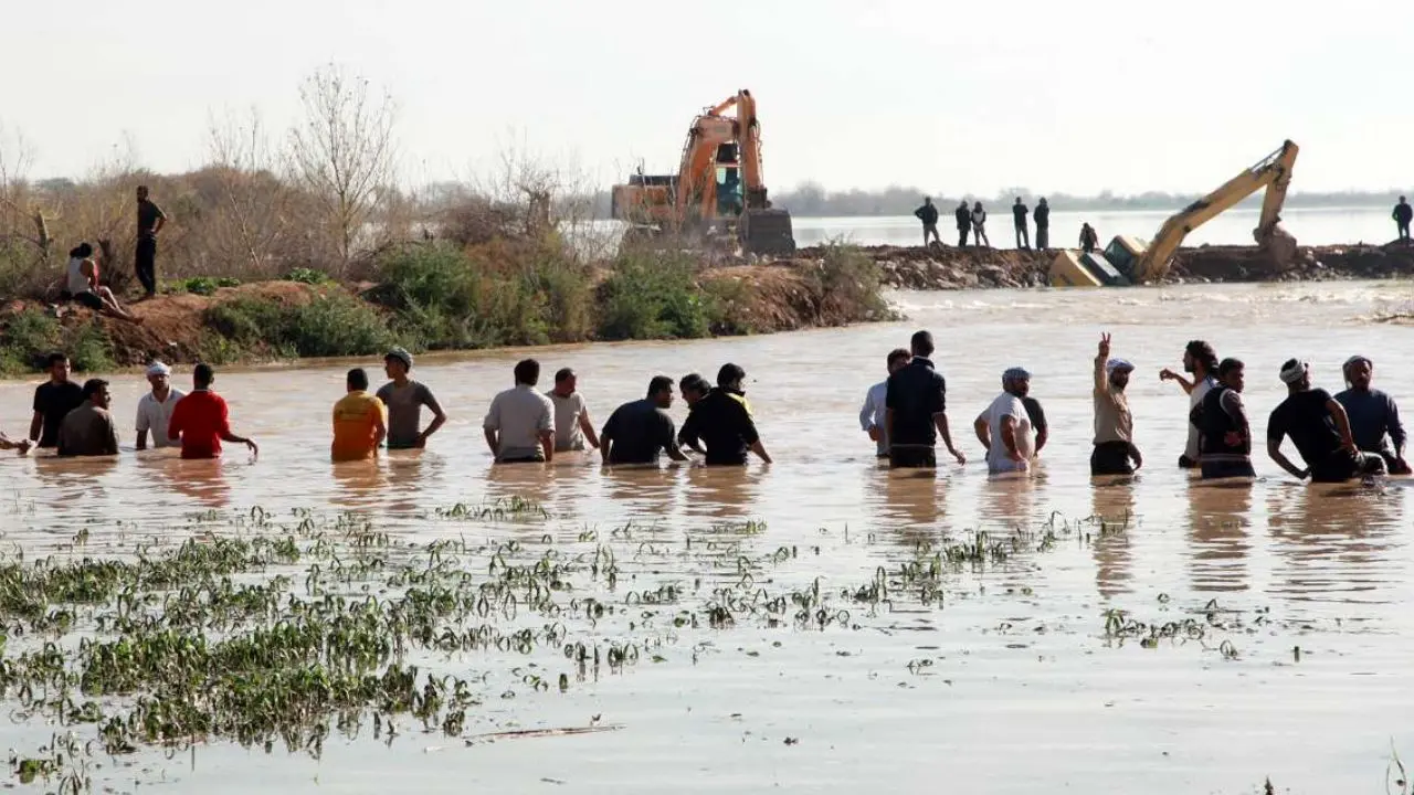 امکان شیوع وبا در مناطق سیل‌زده/ 100 هکتار از نخل خرمشهر زیر آب رفت