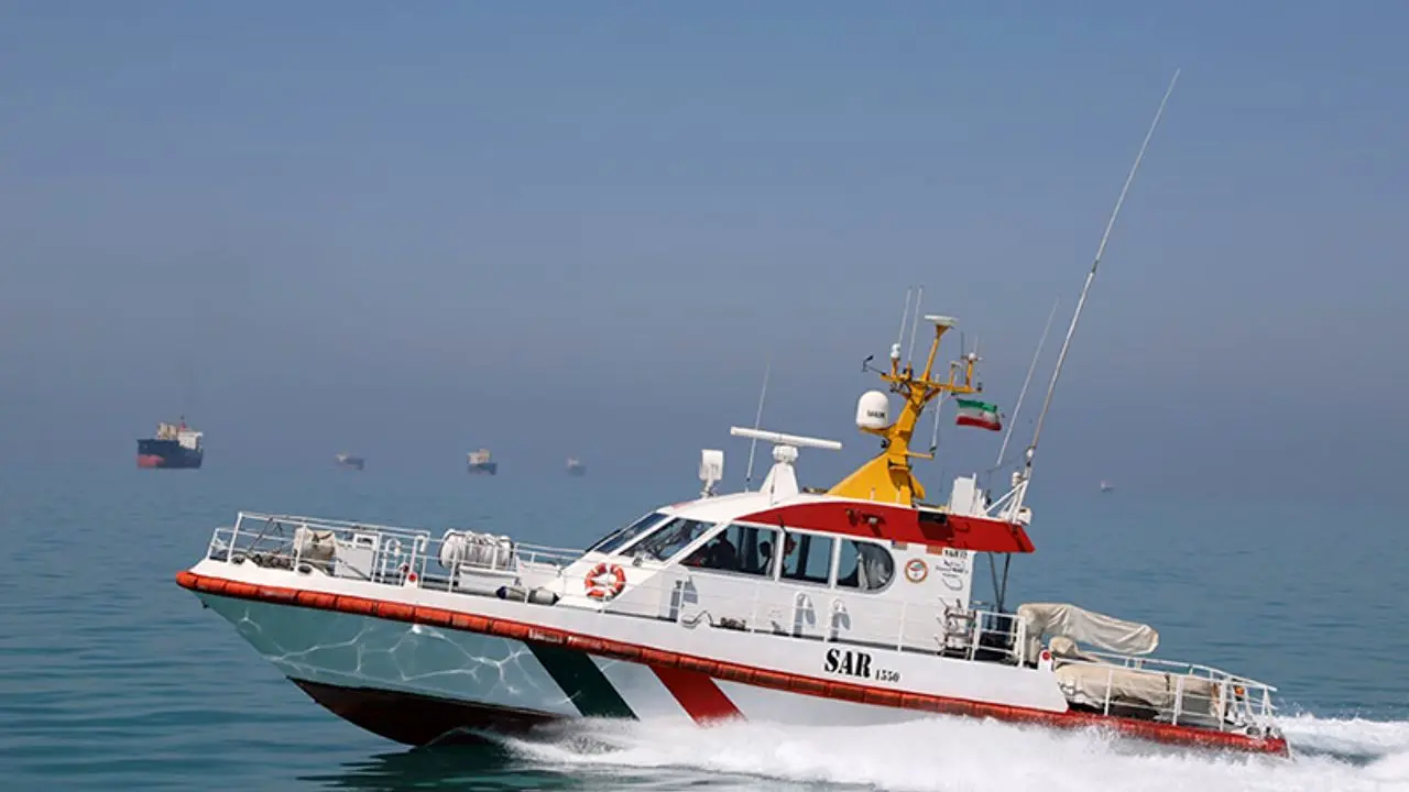 غرق شدن یک شناور با 4 خدمه در خلیج فارس/ جستجو برای نجات خدمه ادامه دارد