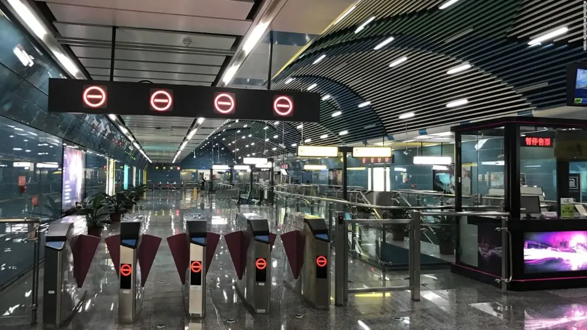 سیلی زدن مسافر به کارمند مترو در چین + ویدئو