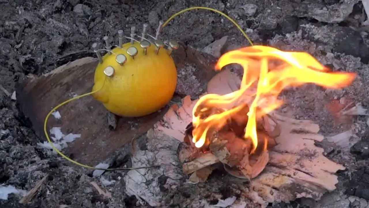چطور با استفاده از یک لیمو ترش آتش روشن کنیم؟ + ویدئو