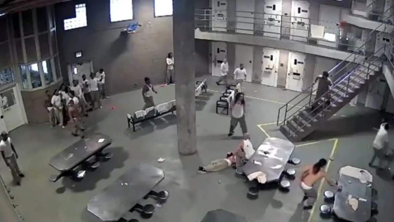 شورش در زندان + ویدئو