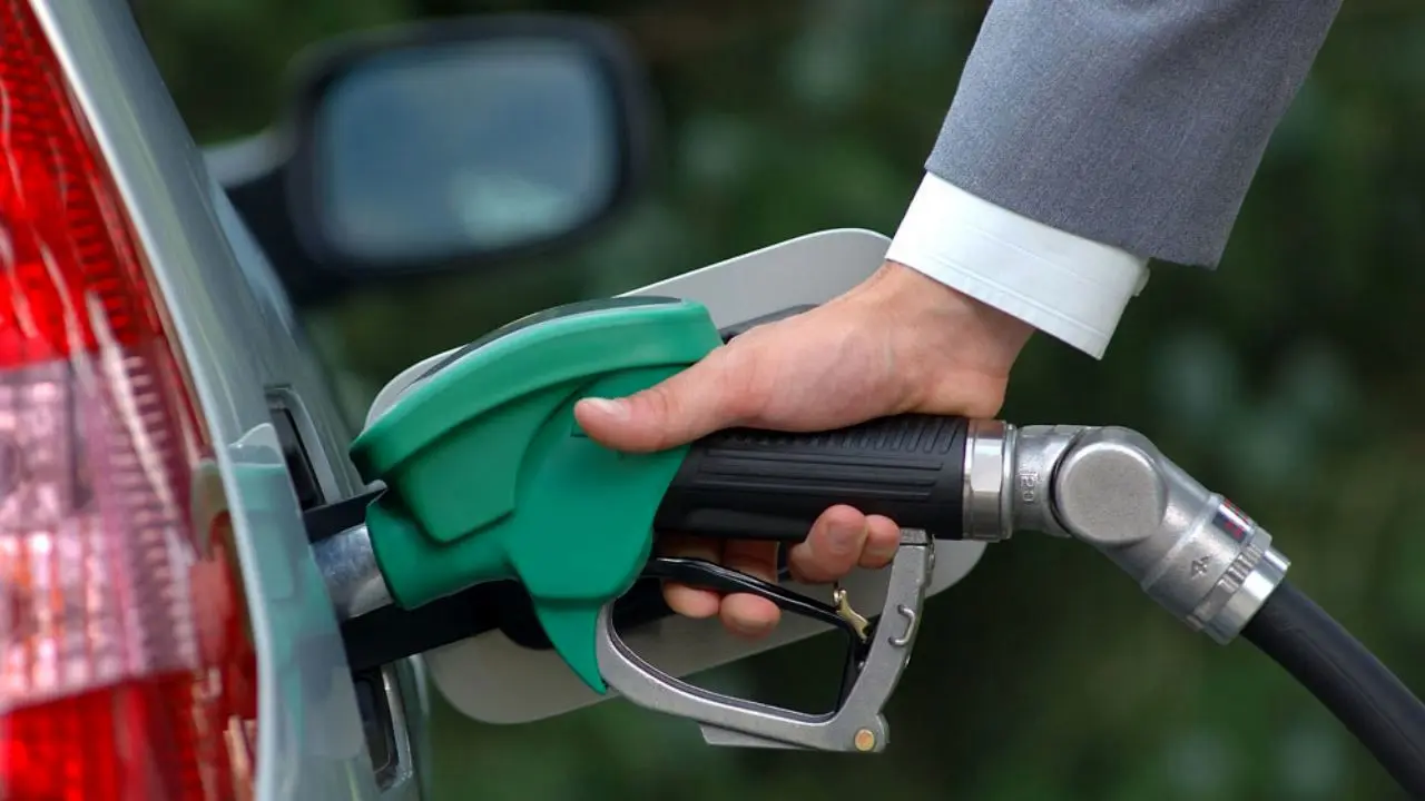 بهای سوخت درانگلیس با لغو معافیت نفتی ایران، افزایش یافت