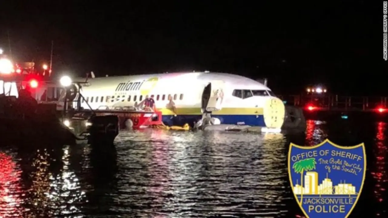 سقوط هواپیمای بوئینگ 737 در فلوریدای آمریکا