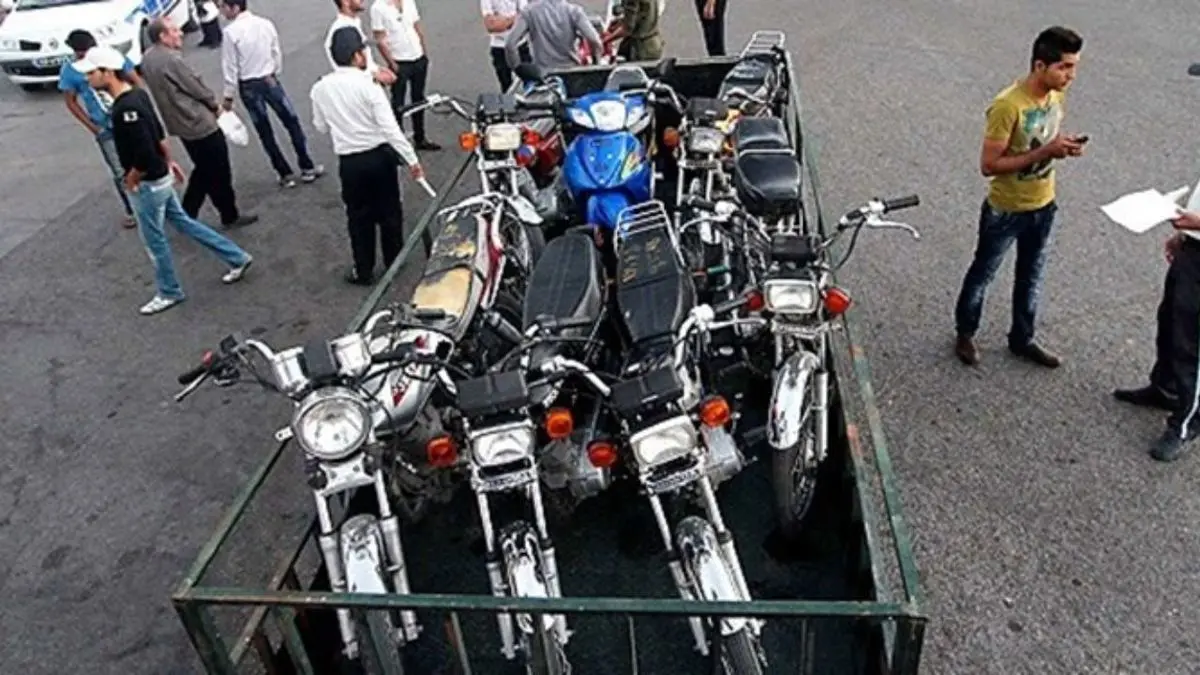 برخورد 3 مرحله‌ای پلیس با موتورسیکلت سواران متخلف