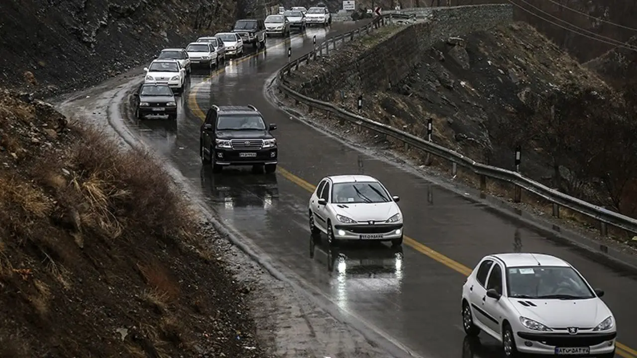 محورهای تهران-کرج- قم، ترافیک سنگین دارند