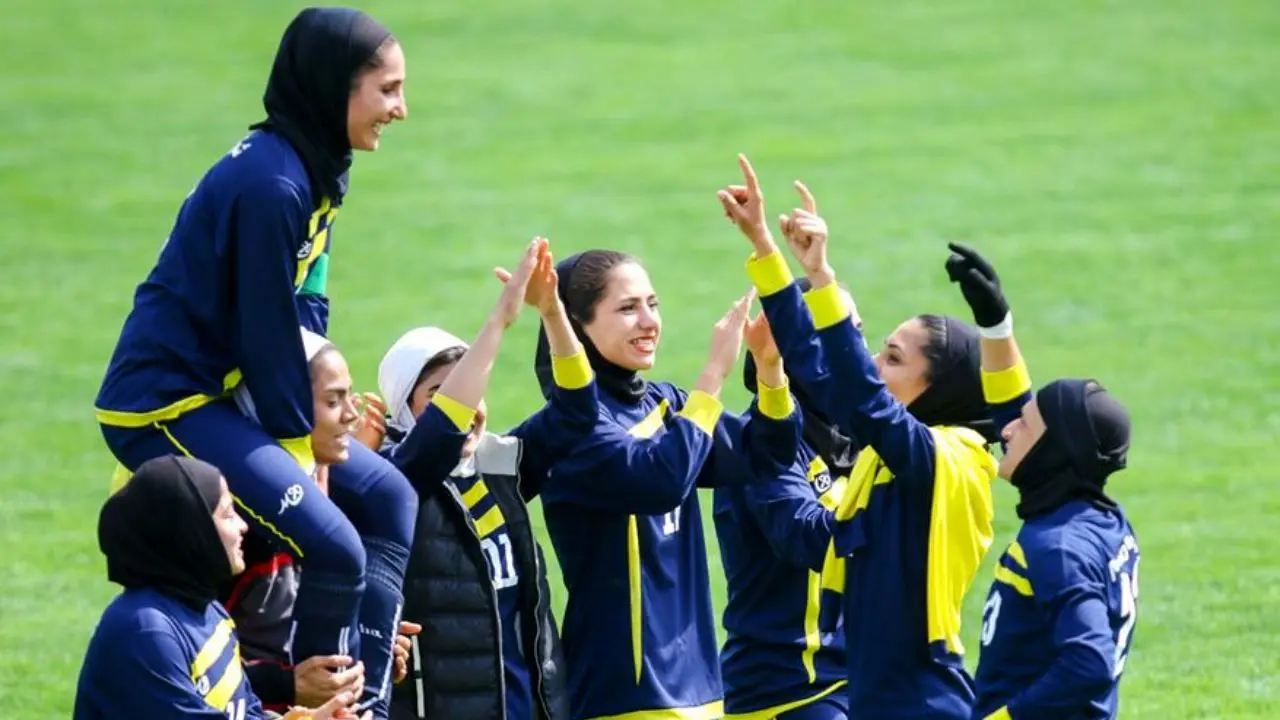 فوتبال زنان/ دربی کرمان برنده نداشت