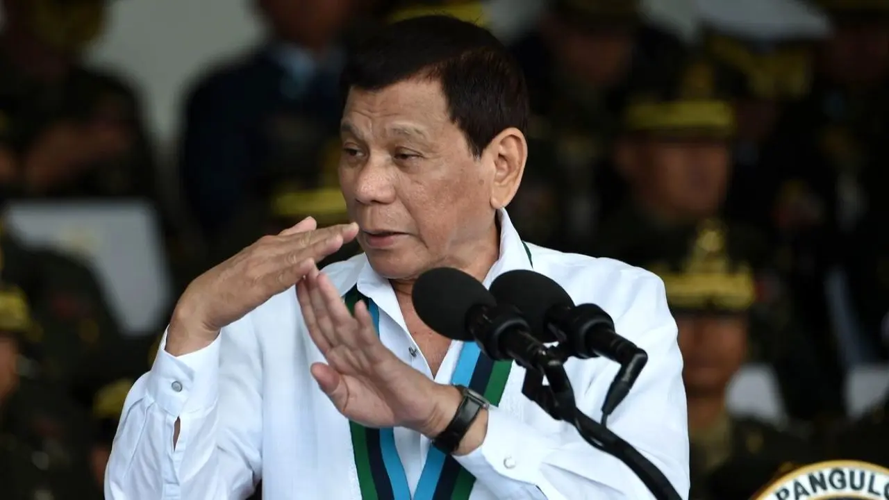 سوسک بزرگ سخنرانی رئیس‌جمهور فیلیپین را قطع کرد + ویدئو