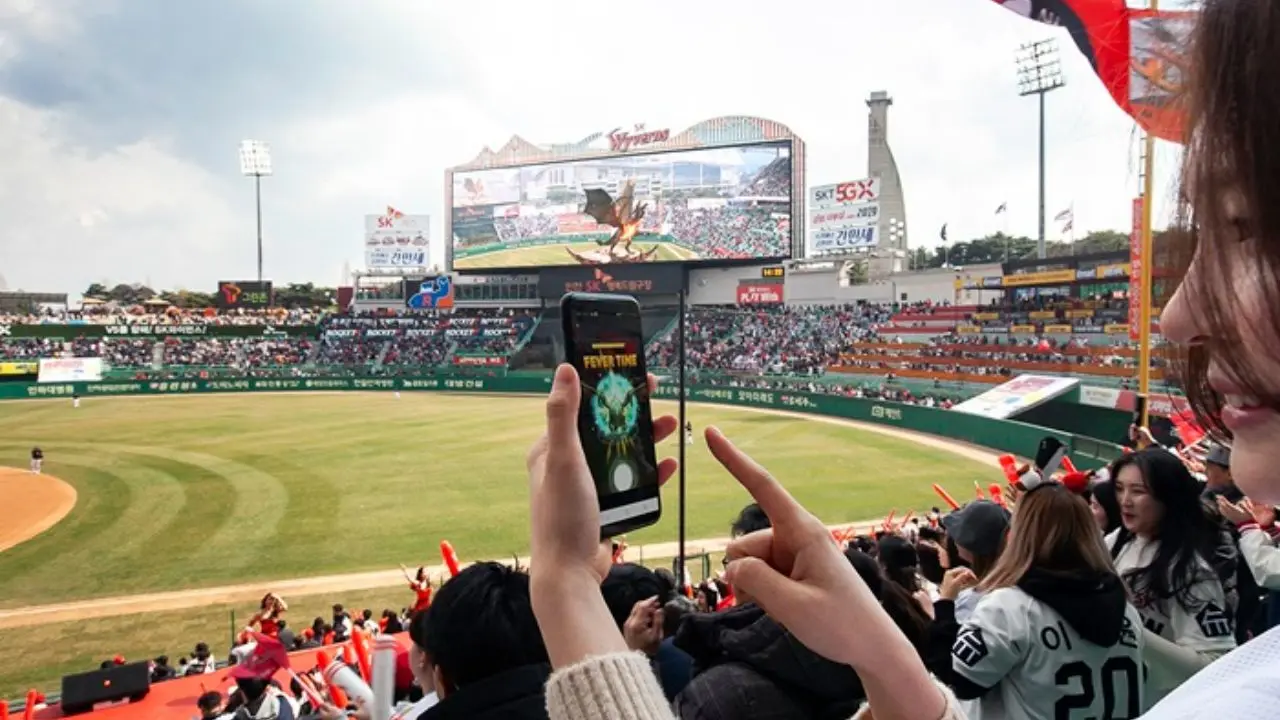 اژدهای آتش‌خوار در افتتاحیه مسابقات بیس‌بال + ویدئو