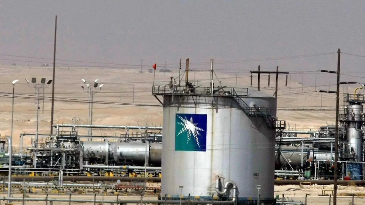تصاویر ماهواره‌ای از حملات پهپادی به تاسیسات نفتی عربستان + ویدئو