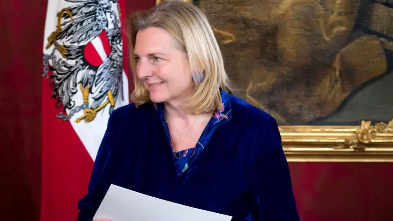 وزیر خارجه اتریش در کابینه ماندنی شد