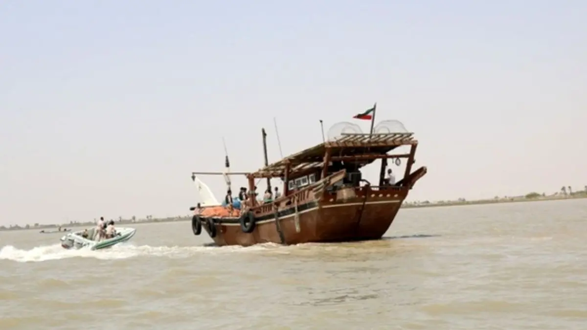 یک فروند شناور حامل سوخت قاچاق در خلیج فارس توقیف شد