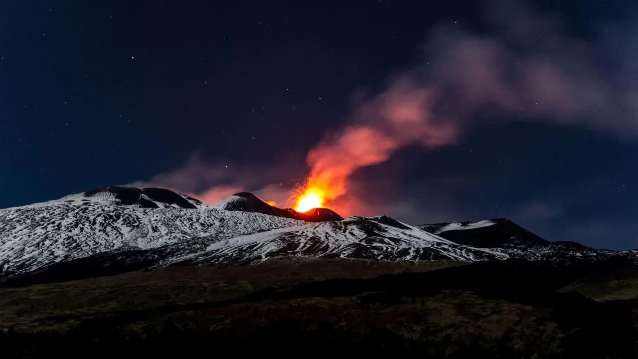 فوران آتشفشان در ایتالیا + ویدئو