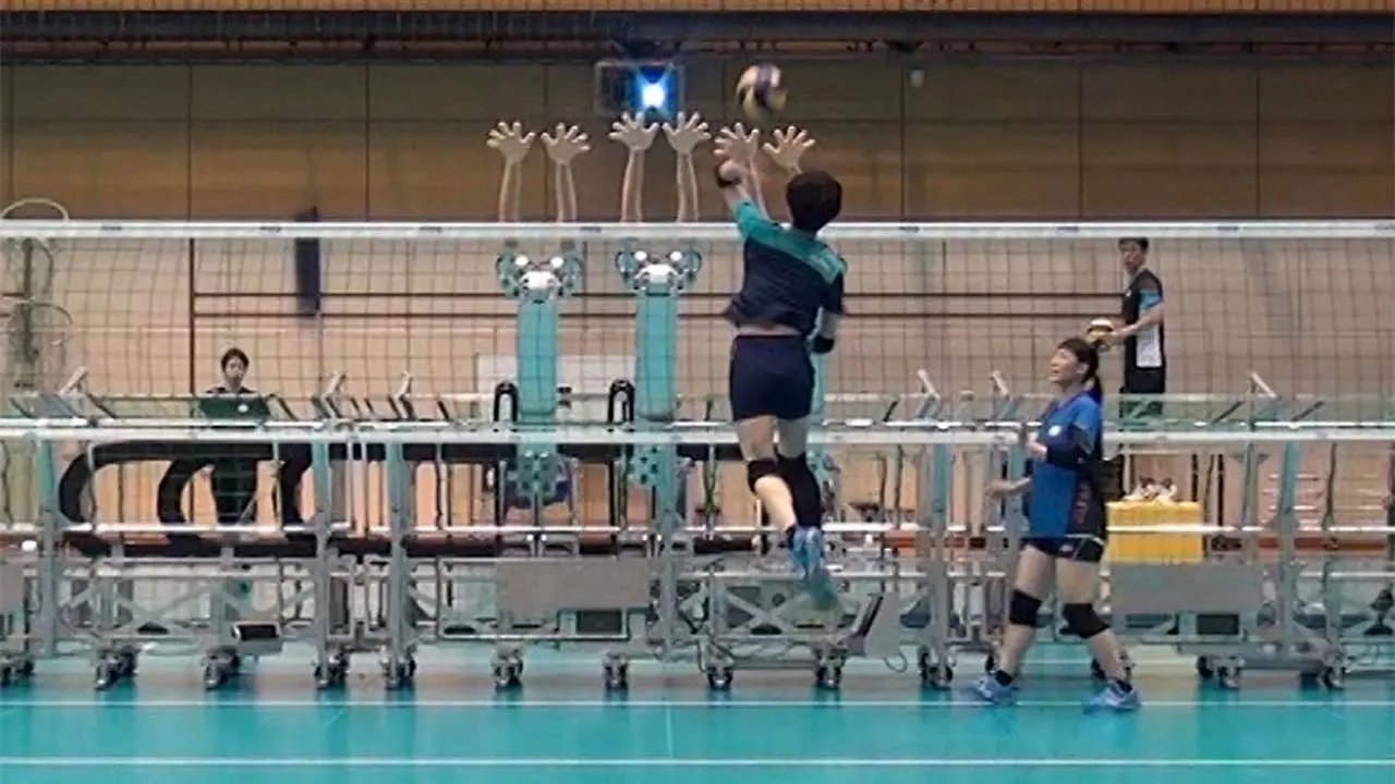 ژاپنی‌ها با ربات تمرین والیبال می‌کنند