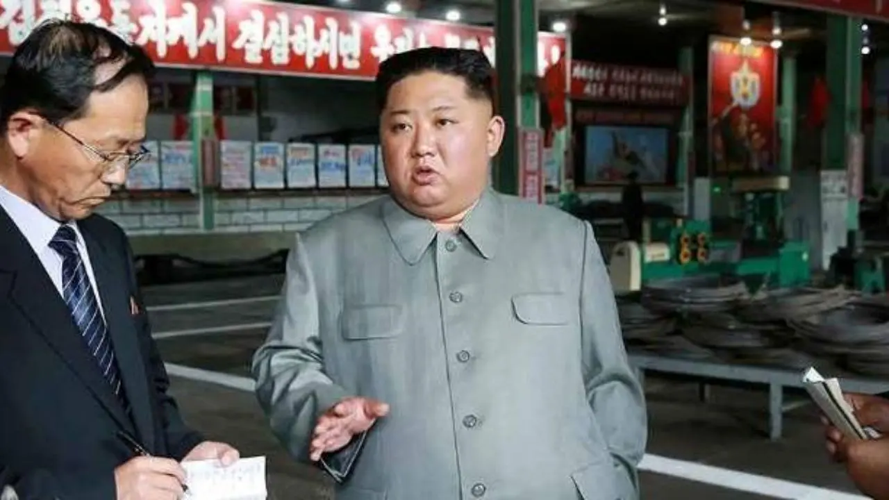 بازدید رهبر کره شمالی از کارخانه موشک‌های بالستیک