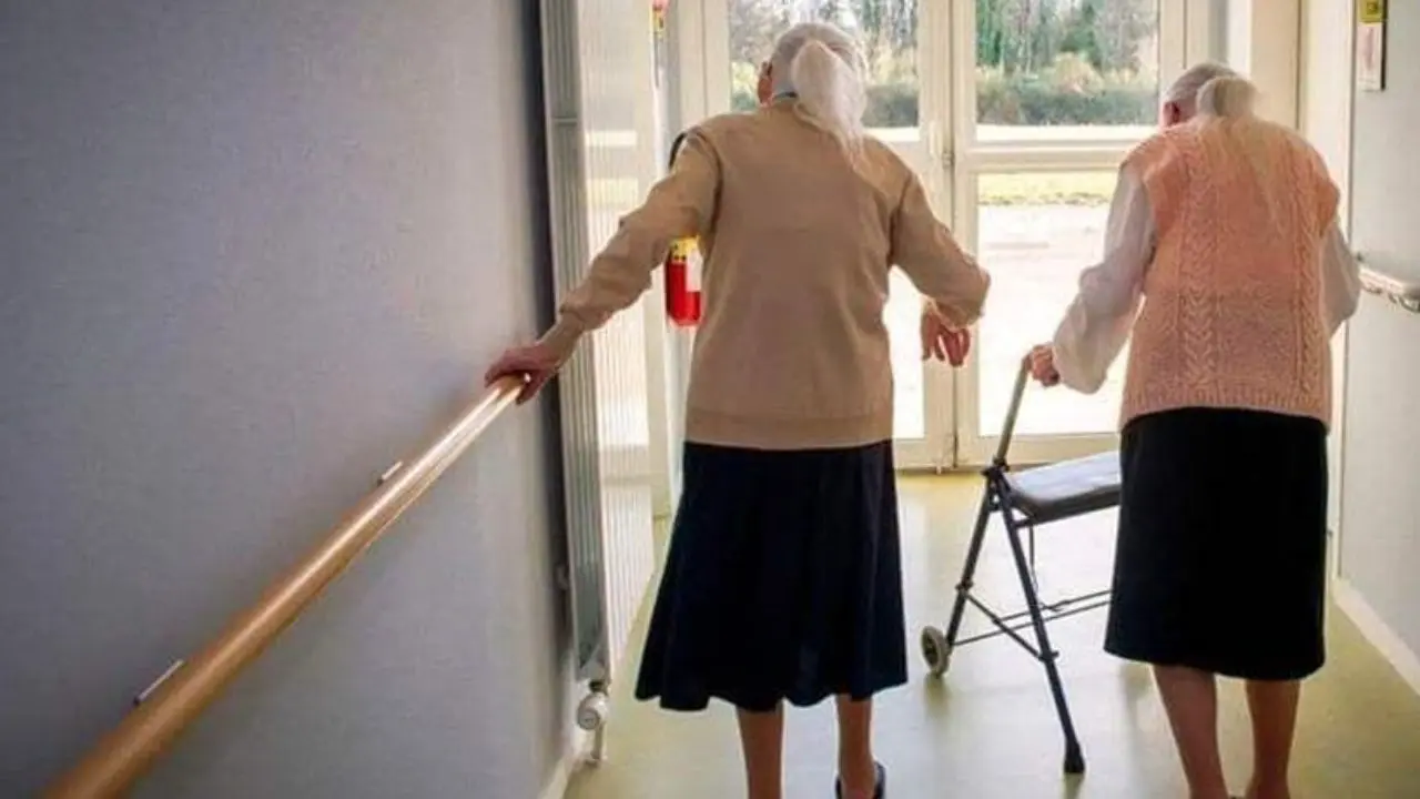 بازداشت یک پیرزن 102 ساله فرانسوی در خانه سالمندان