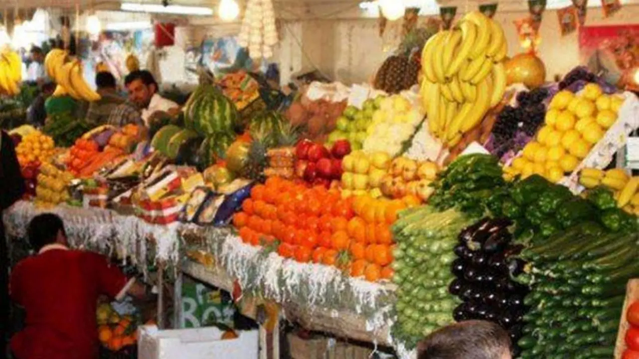 قیمت‌های رنگارنگ در بازار میوه‌های تابستانه