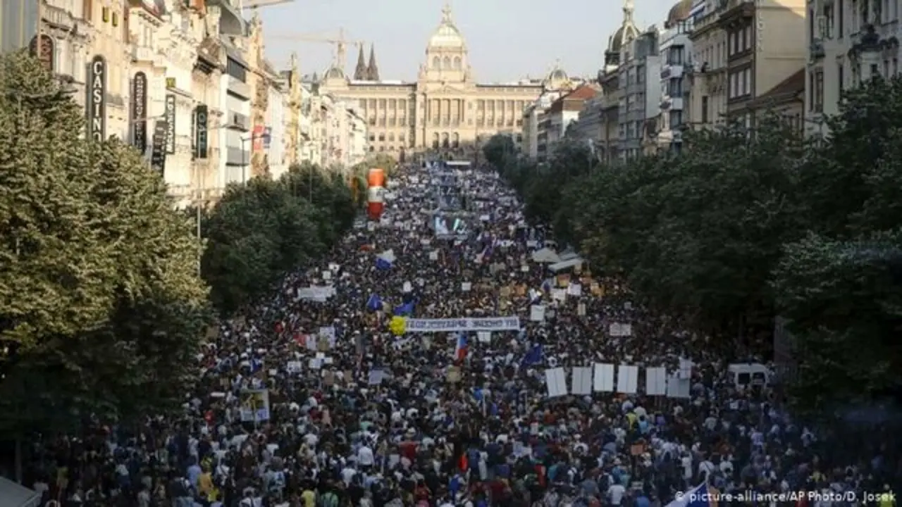 تظاهرات گسترده در جمهوی چک/ مردم خواستار استعفای نخست وزیر شدند