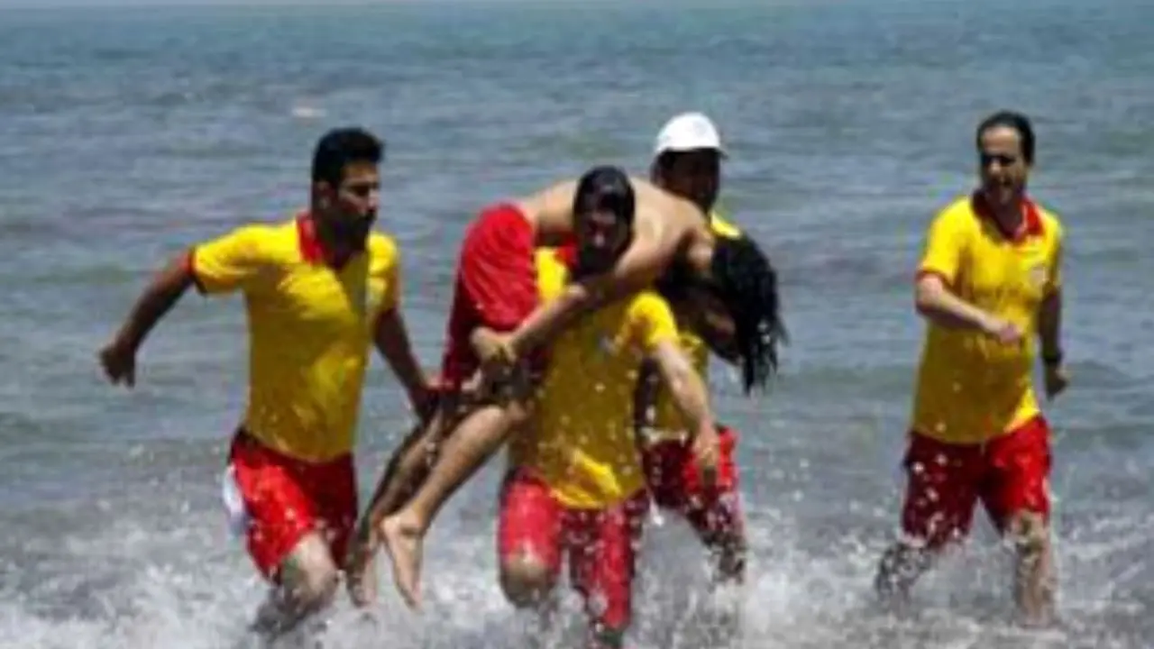 نجات 70 غریق و مرگ یک نفر در سواحل مازندران