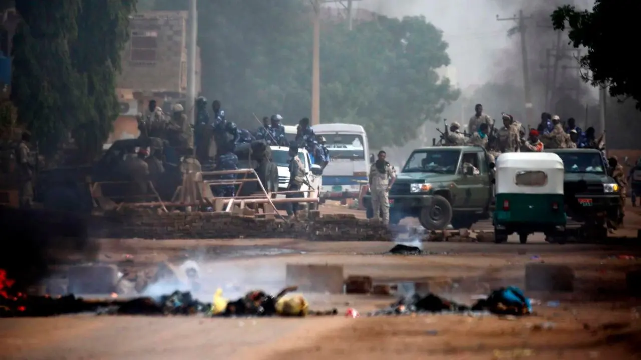 حضور خودروهای زرهی اماراتی در خیابان‌های سودان برای سرکوب معترضان