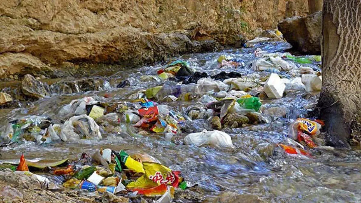 خطر ورود شیرابه زباله‌ها به آب‌های زیرزمینی آذربایجان غربی