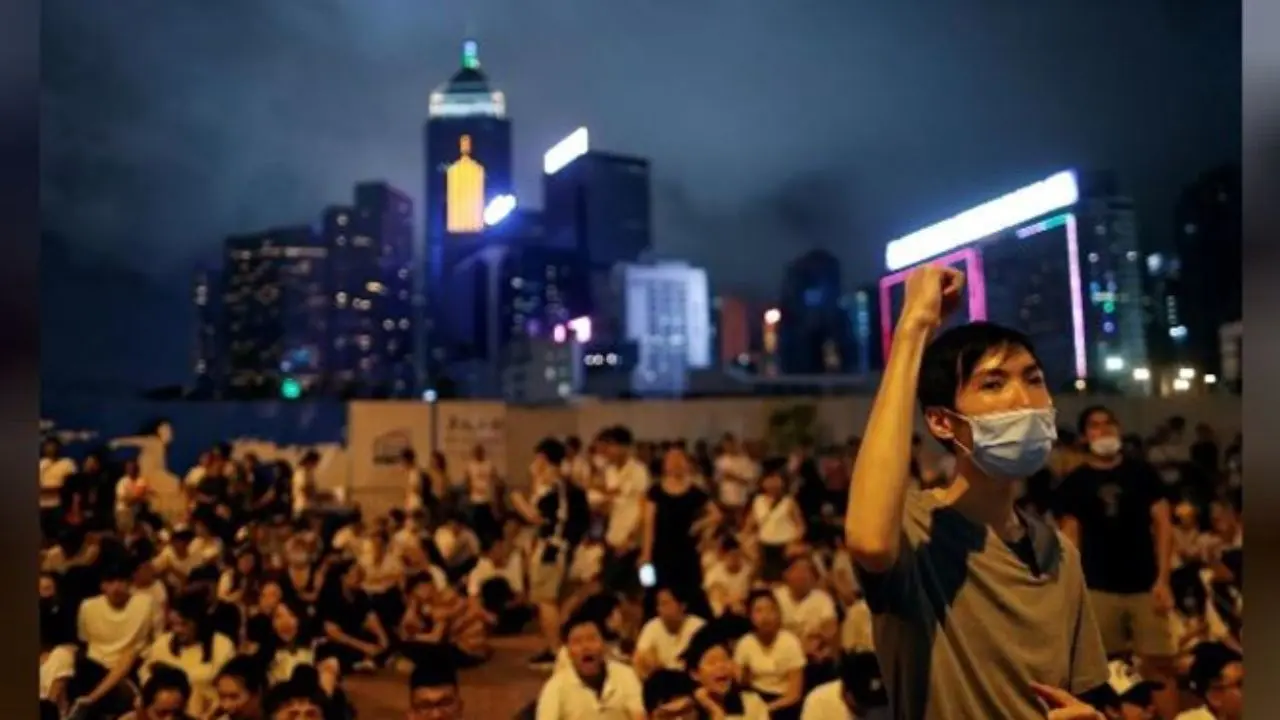 هنگ‌کنگ طرح جنجالی استراداد متهمان به چین را تعلیق کرد