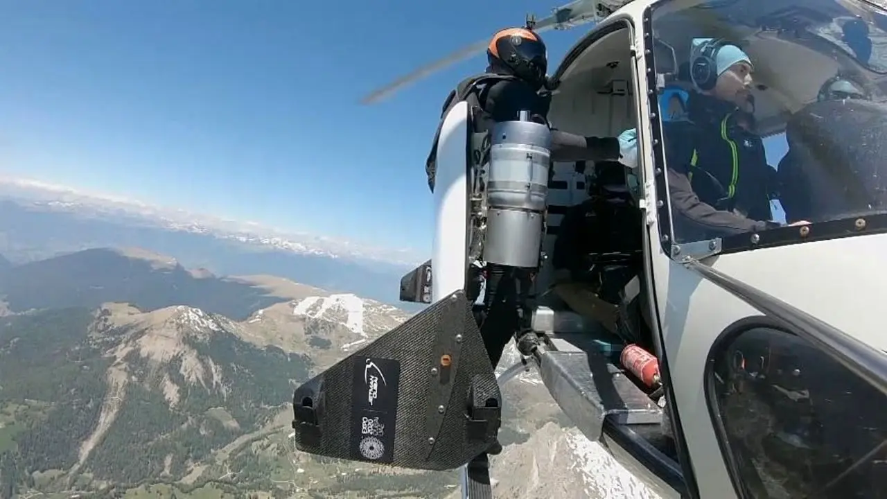 مخترع «جت‌بال» برفراز کوه‌های ایتالیا پرواز کرد + ویدئو