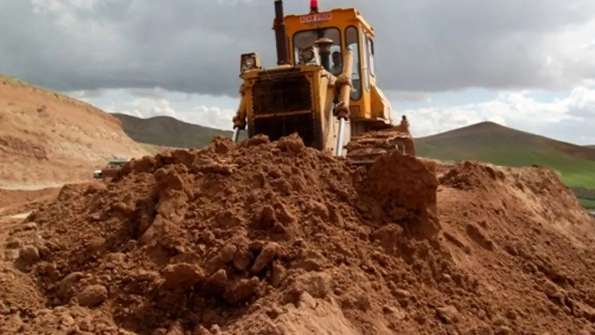 مهر تایید شورای نگهبان بالاخره بر قانون جلوگیری از قاچاق خاک/ صنایعی که خاک را آلوده می‌کنند، تعطیل می‌شوند