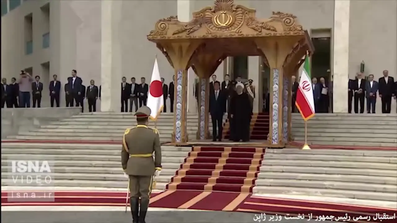 استقبال رسمی روحانی از نخست‌وزیر ژاپن+ ویدئو