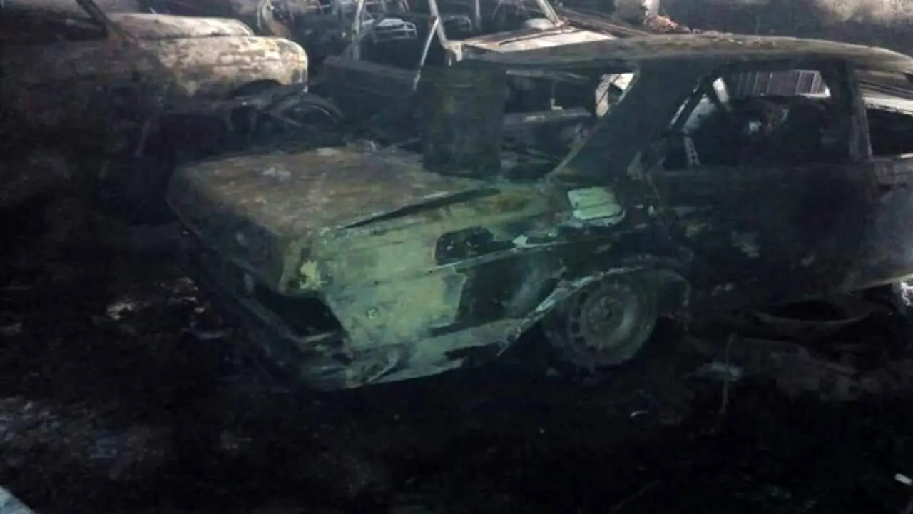 آتش سوزی در محل نگهداری 9 خودروی کلاسیک/مالک این ساختمان در آتش سوزی فوت کرد