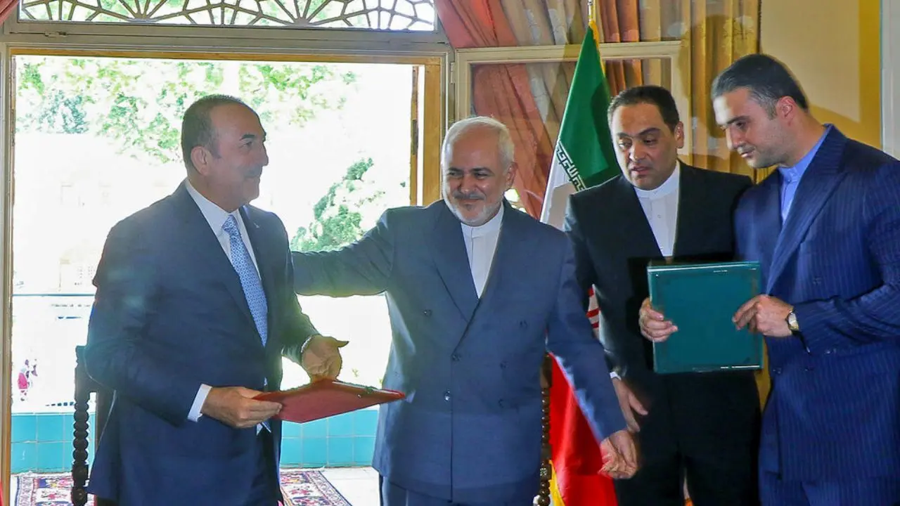ظریف از آمادگی ایران برای افزایش حجم مبادلات با ترکیه خبر داد