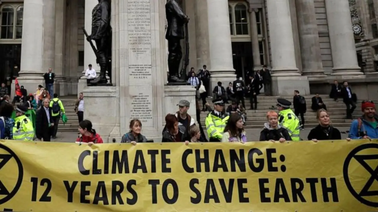 اعتراضات خیابانی به آلودگی هوا در لندن + ویدئو